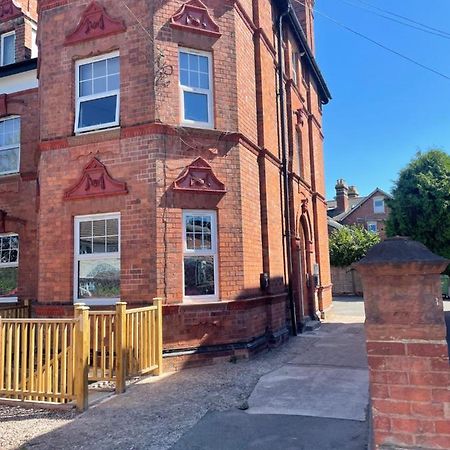 Quaint Central Basement Apartment Hereford Luaran gambar