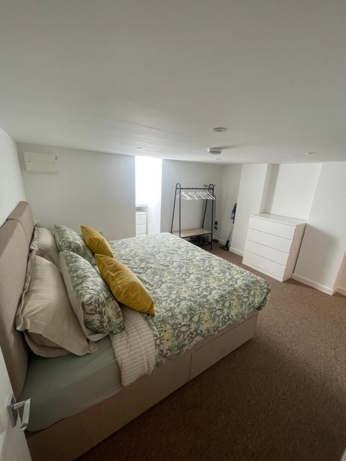 Quaint Central Basement Apartment Hereford Luaran gambar