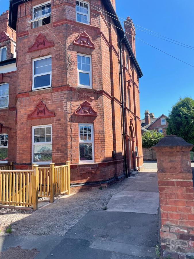 Quaint Central Basement Apartment Hereford Luaran gambar